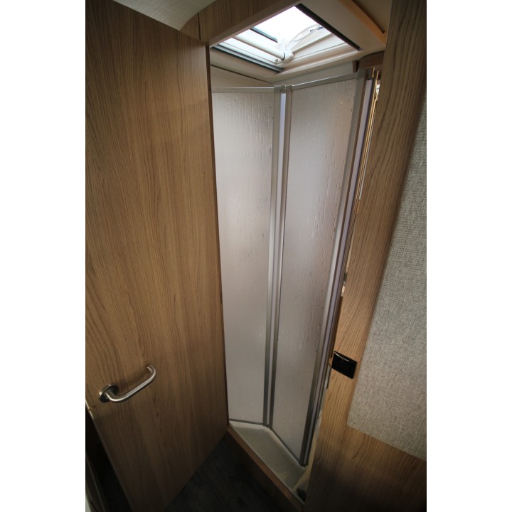 Camping-car profilé LMC Breezer V643G