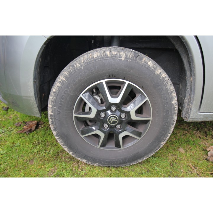 Camping-car profilé LMC Breezer V643G