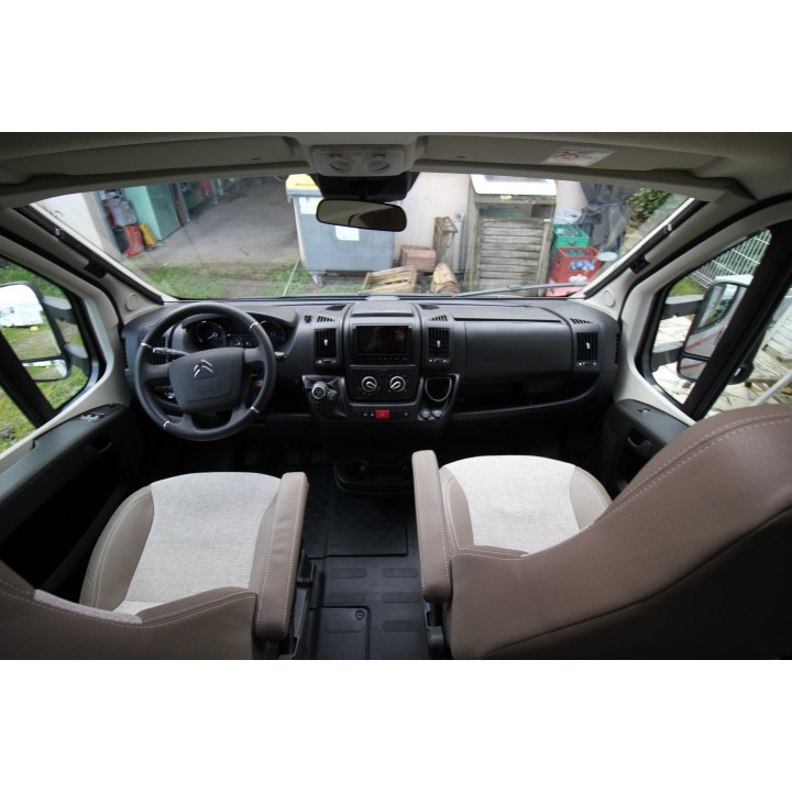 Camping-car profilé LMC Breezer V643G