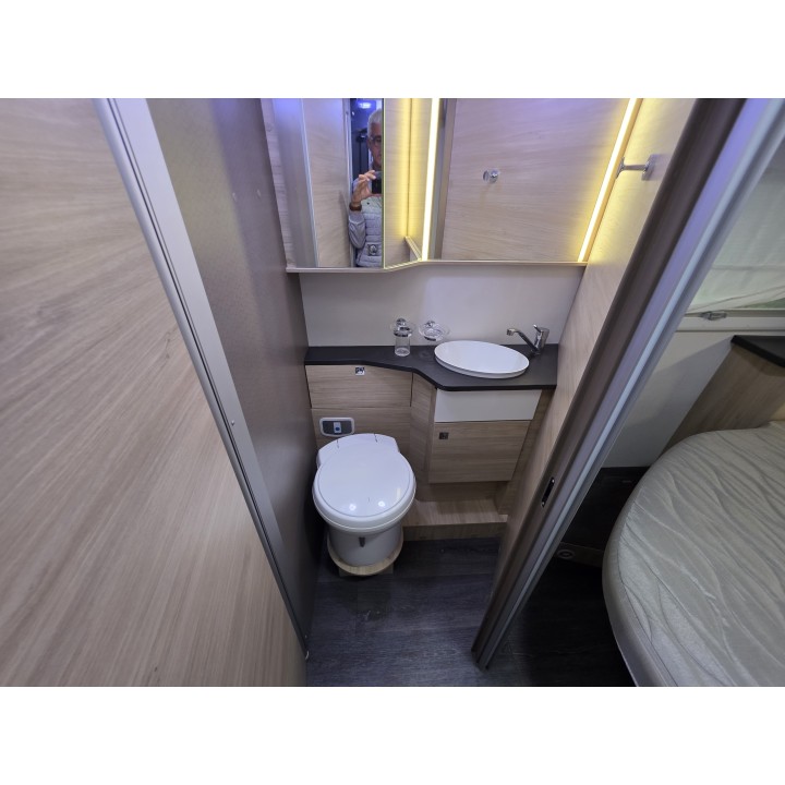 Camping-car profilé d'occasion Challenger 328 Graphite édition anniversary VIP 2021 27200km état neuf