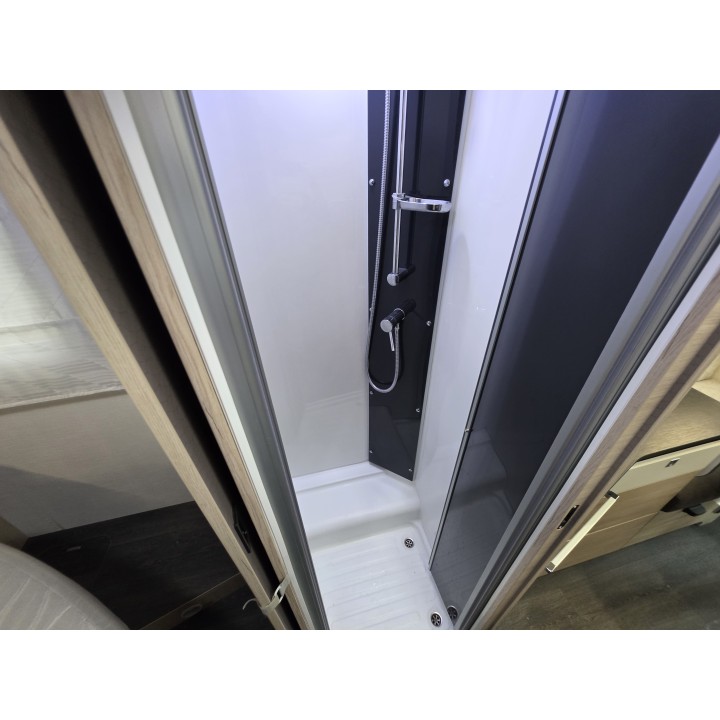 Camping-car profilé d'occasion Challenger 328 Graphite édition anniversary VIP 2021 27200km état neuf