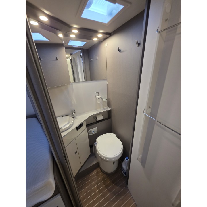 Etrusco T7400SBC 7.40m TV ant sat store + options état neuf garantie 12 mois